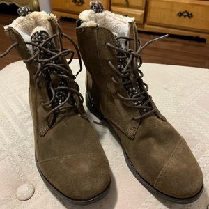 TOMS BOOTS